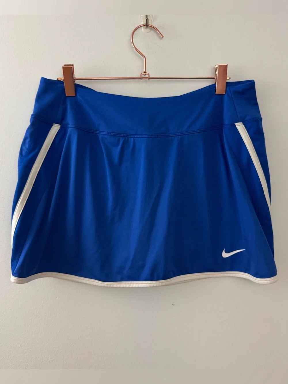 Nike tennis skirt features royal blue Size M